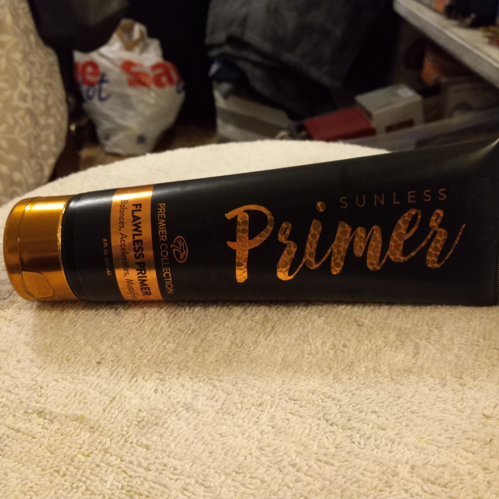 Sunless Primer with Gold Details